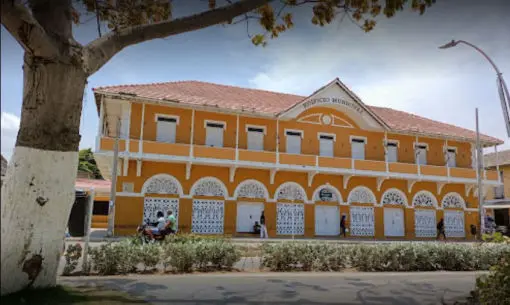 Plaza Cisneros y arquitectura cívica de Puerto Colombia